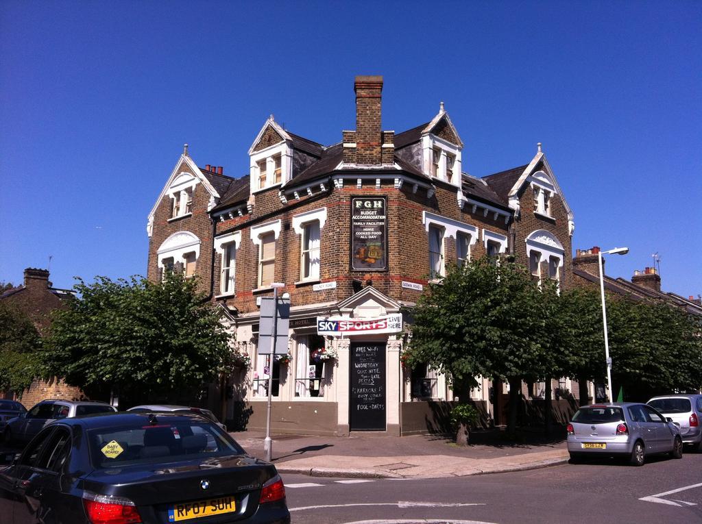 Forest Gate Hotel - Free Parking Limited Spaces Лондон Екстериор снимка