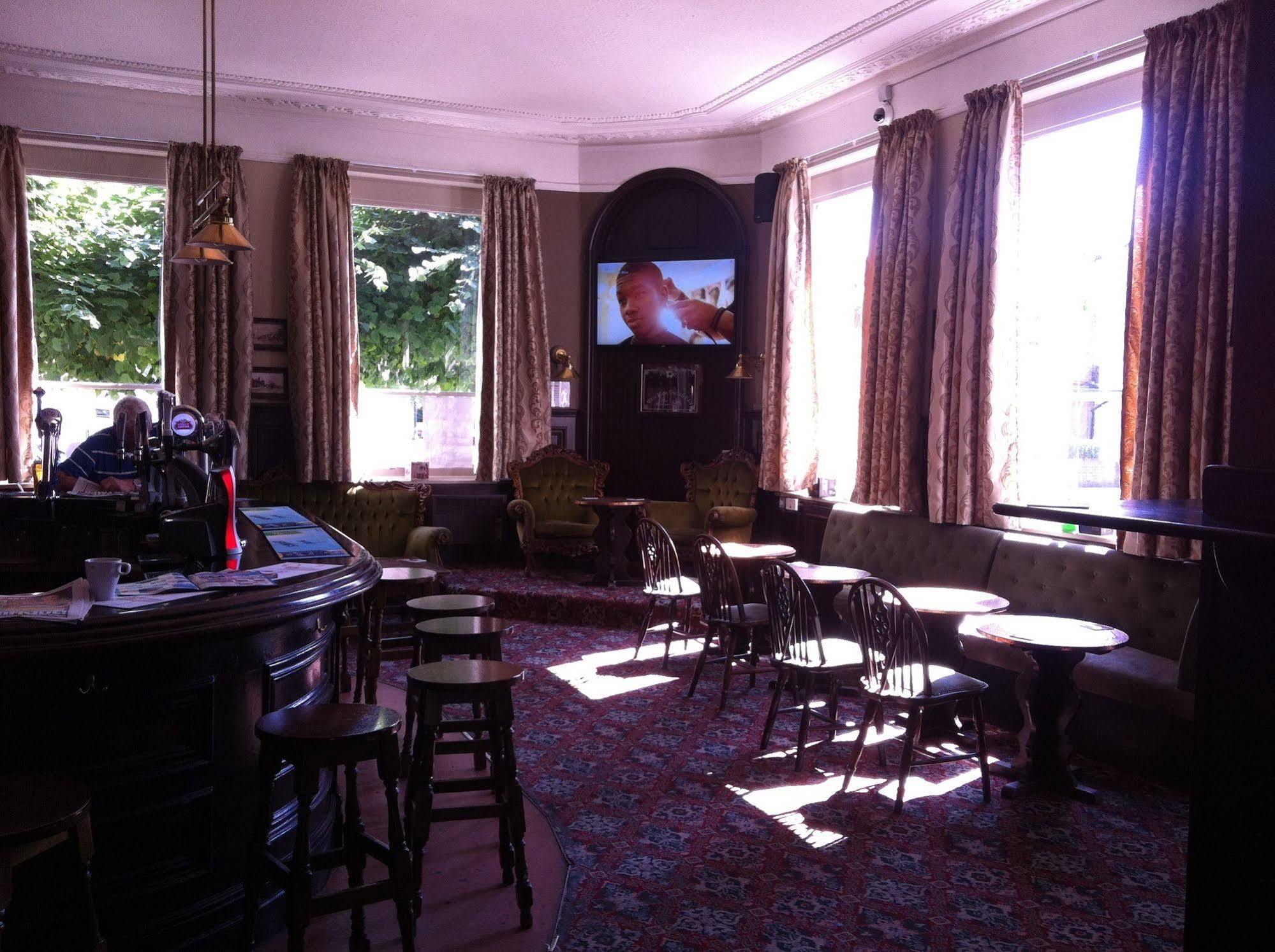 Forest Gate Hotel - Free Parking Limited Spaces Лондон Екстериор снимка